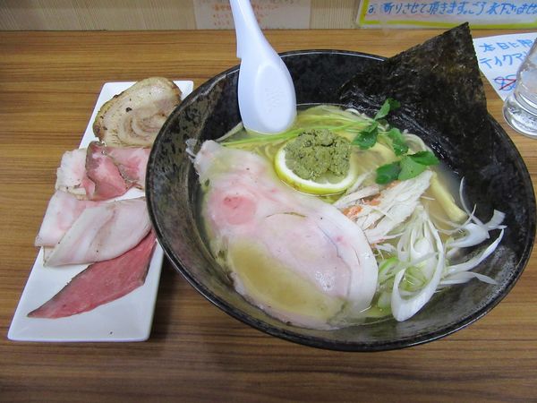 「限定宮城県産牡蠣とズワイガニの海鮮らーめん全部のせ１５５０円」@大勝軒ROSSO－ロッソ－の写真