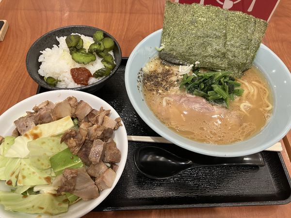 「ラーメン(並)＋ライス(小)＋キャベチャー」@正統派横浜家系らーめん 金澤家の写真