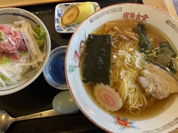 「ミニネギトロ丼ラーメン1000円」@宿場食堂の写真