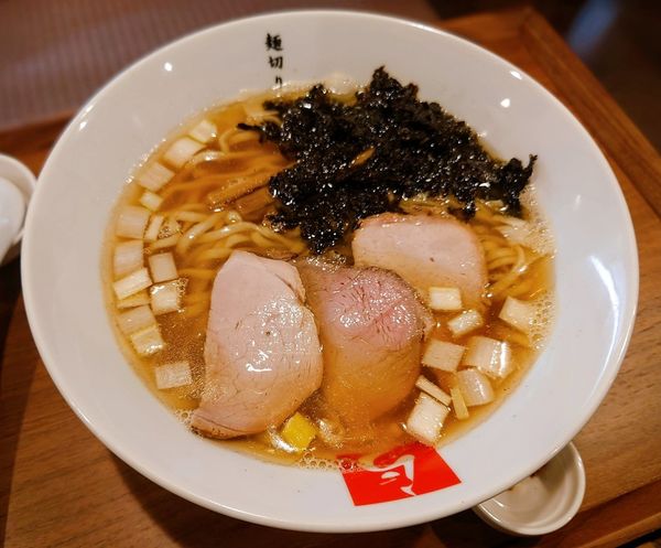 「出汁ラーメン 飛魚煮干し【本日の限定】」@麺切り 白流の写真