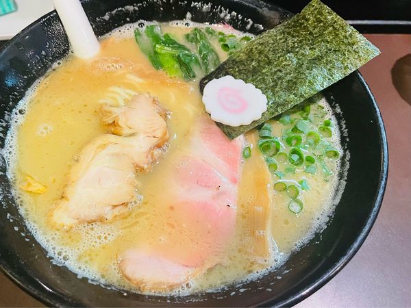 「白湯そば900円」@おおぜき中華そば店の写真