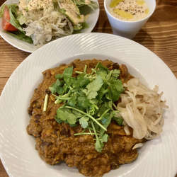 野菜たっぷりスパイスカレー(ライス大盛)1000円