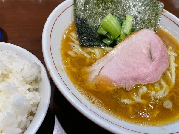 「らーめん もも（900円）＋ライス（100円）」@らーめん飛粋の写真