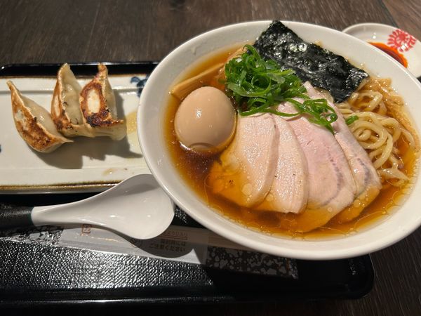 「特級 「黒さつま鶏」手もみ麺1230円、餃子280円」@特級鶏蕎麦 龍介 PLAY atre TSUCHIURA店の写真