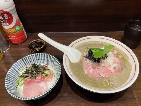 「青森産煮干＋海鮮丼」@寿製麺 よしかわ 西台駅前店の写真
