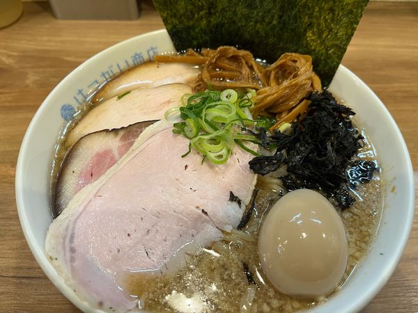 「【限定】背脂煮干ラーメン+大盛+特製」@はつがい商店の写真