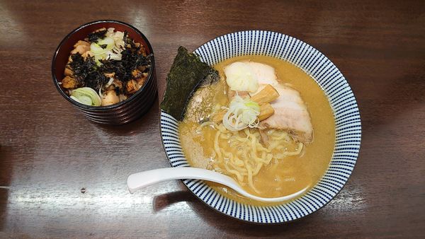 「煮干し中華そば+チャーシューひつまぶし」@煮干し中華そば 煙の写真