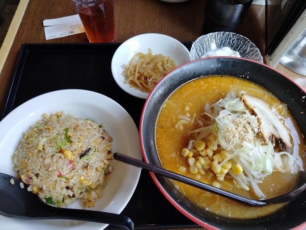 「ラーメン（味噌）＋半チャーハンセット」@らーめん じゃんじゃんの写真