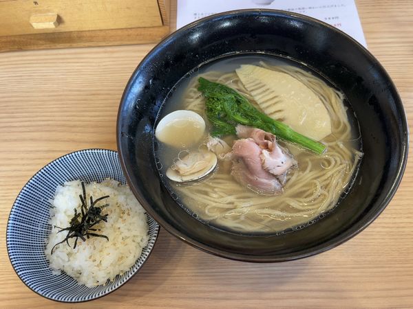 「【限定】ハマグリと焼きあごの塩らー麺 お茶漬けセット」@焼きあご塩らー麺 たかはし 北千住店の写真