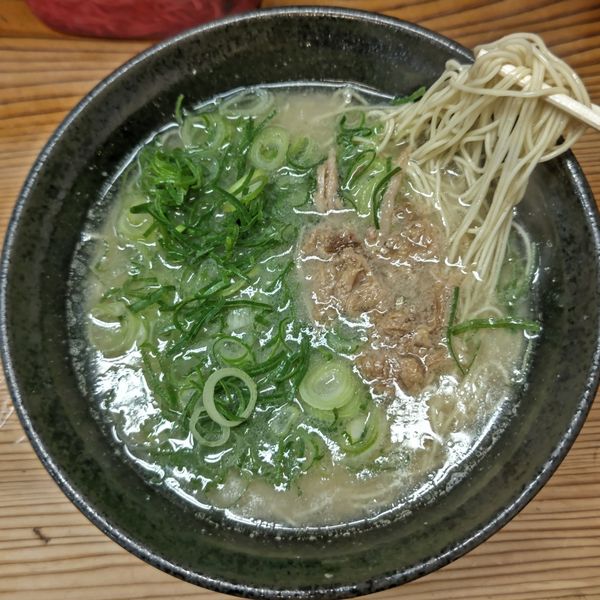 「ラーメンべた生(500円)」@五号線沿いの元祖長浜ラーメンの写真