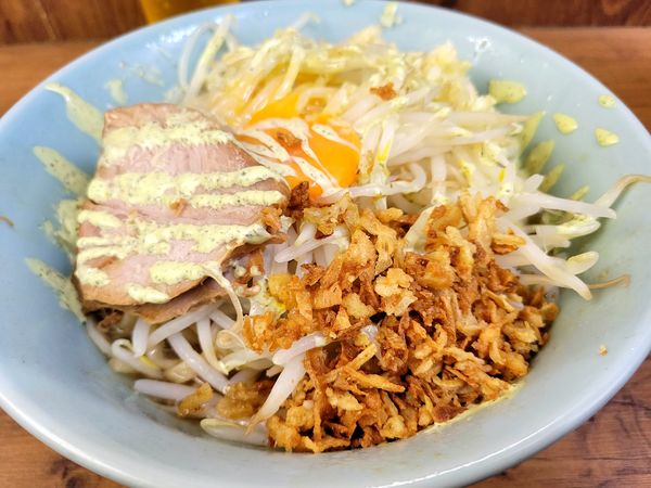 「まぜそば改(野菜少なめ、ニンニク、バジマヨ、フラオニ)」@ラーメン二郎 池袋東口店の写真