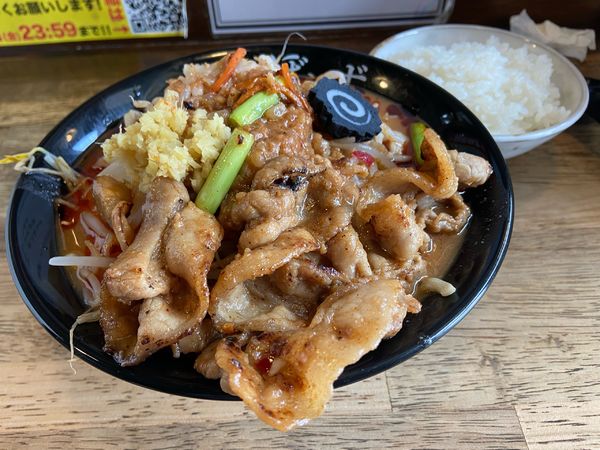 「旨辛味噌らーめん 中 900円 ライス100円」@旨辛味噌らーめん ぼんずの写真