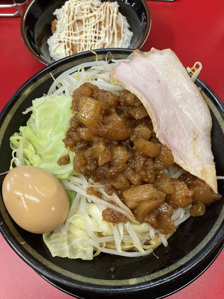 「【限定】油そば＋背脂野菜」@IEKEI_TOKYO 王道家直系の写真