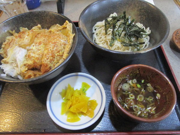 「カツ丼と冷たい蕎麦セット 900円」@蕎麦処 とさきやの写真