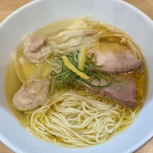 「淡麗雲呑塩そば」@「七色の落書き」の写真