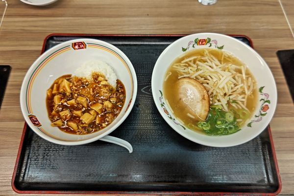 「日替わり定食（金曜日：塩ラーメン+麻婆丼）」@餃子の王将 寝屋川市駅前の写真