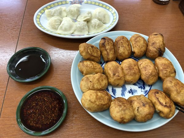 「焼き餃子２人前1040水餃子１人前550」@ホワイト餃子 高島平店の写真