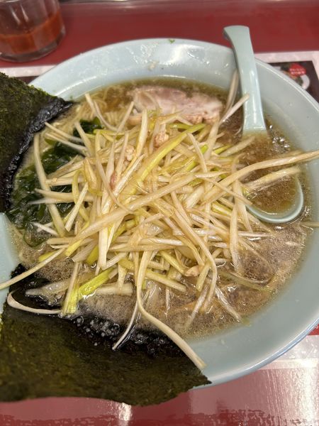 「ネギラーメン900円(濃い目・麺硬め)」@ラーメンショップ幸手 金田亭の写真