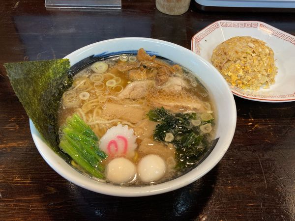 「背脂ラーメン・半チャーハン」@麺屋 あおいの写真