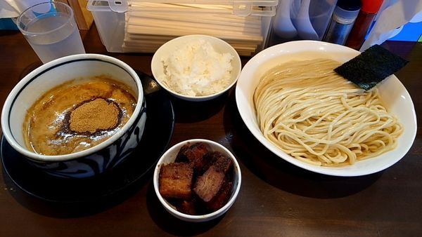 「鳥豚魚介つけ麺＋チャーシューぶつ＋ライス」@ラーメン ますだやの写真