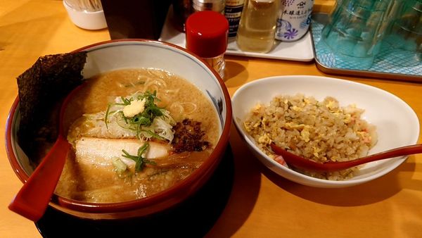 「味噌プラン＋半チャ」@麺屋 燕 静岡インター店の写真
