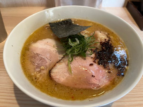 「海老ワンタン白湯ラーメン」@中村麺三郎商店の写真