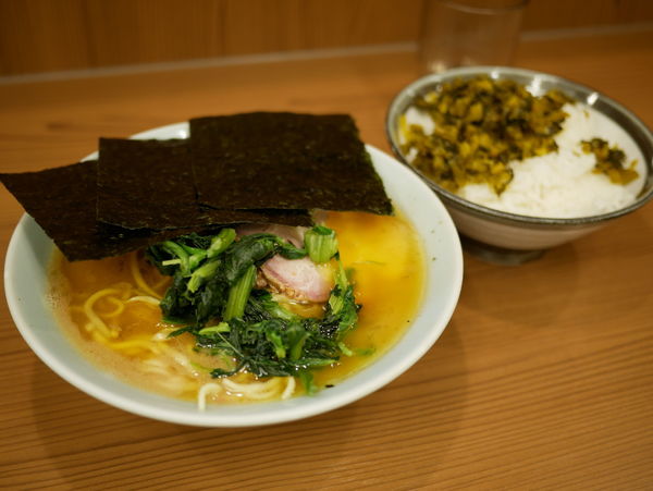 「ラーメン 並 麺硬め＋味濃いめ＋油多め＋ライス」@家系らーめん 武将家 外伝の写真
