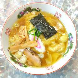 ワンタン麺 800円