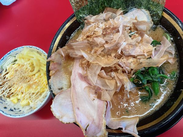 「チャーシューメン（5枚）＋半玉子まぶし」@王道家直伝 との丸家 八潮店の写真