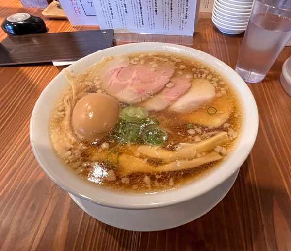 「特製背脂醤油 全部のせ」@ラーメンれんげの写真
