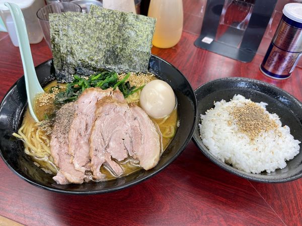 「菊名盛ラーメン中＋無料ライス中」@横浜ラーメン武蔵家 菊名店の写真