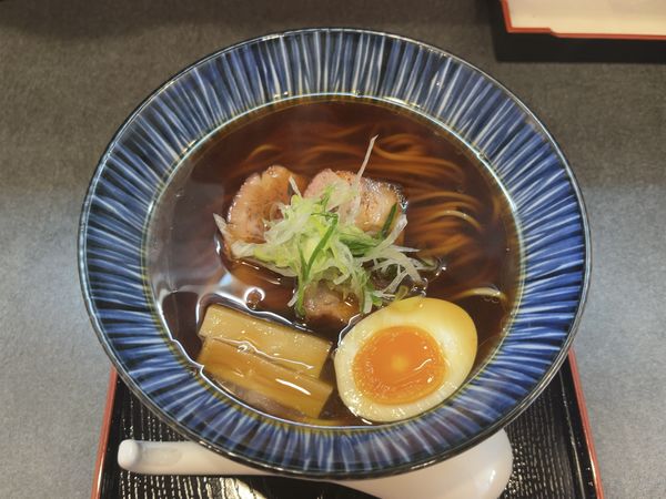 「丸鶏たまり醤油らぁ麺」@らぁ麺 幸跳の写真
