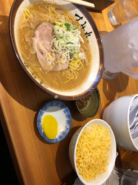 「味噌ラーメン おにめし」@すみれ 札幌里塚店の写真