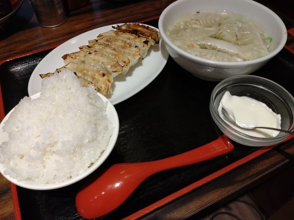 「ミンミンセット（焼餃子＋水餃子）　８３０円　※」@元祖餃子舗 珉珉 大手町店の写真