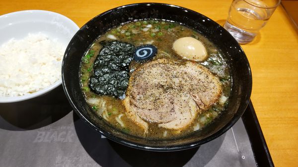 「豚そば銀次郎BLACK」@らあめん花月嵐 川越バイパス店の写真