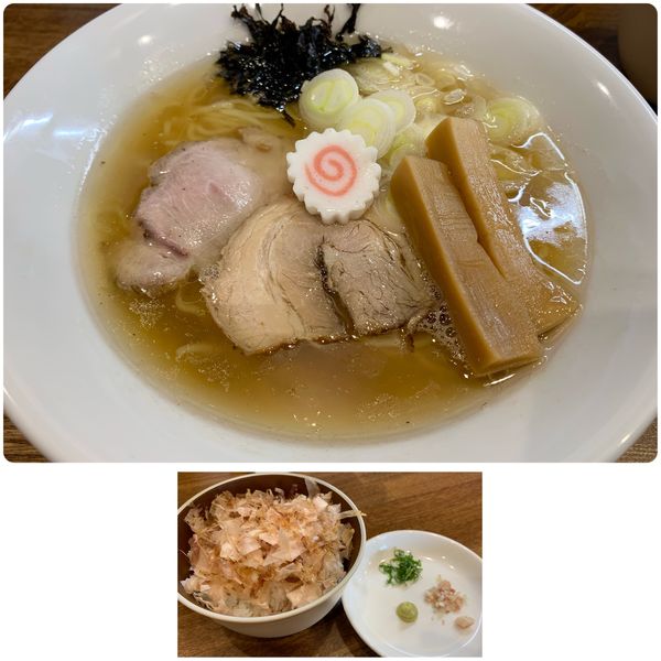 「いづるラーメンさらり醤油900円 〆のおかかごはん350円」@ラーメンいづるの写真