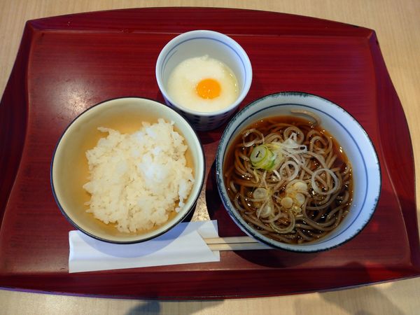 「とろろかけご飯と半そばセット（550円）」@そばじ アトレ川崎店の写真