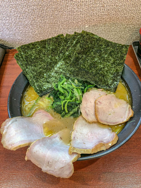 「塩ラーメン中盛」@横浜家系らーめん 天王家 寒川総本店の写真