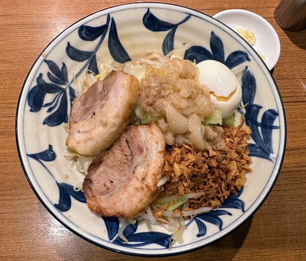 「汁なし+塩半熟味玉」@らーめん勇の写真