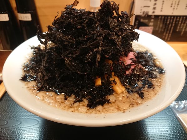 「背脂海苔煮干しらぁ麺」@博多豚骨らぁ麺 一絆 上野御徒町本店の写真