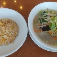 チャイナテーブルの写真