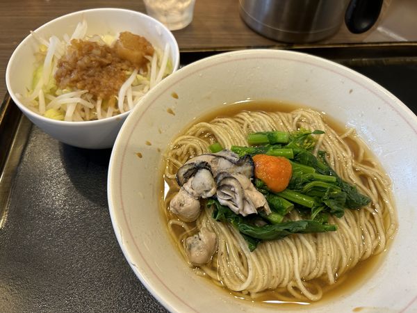 「【限定】牡蠣の中華そば880円+ジロめし(ランチサービス)」@INOSHOWの写真