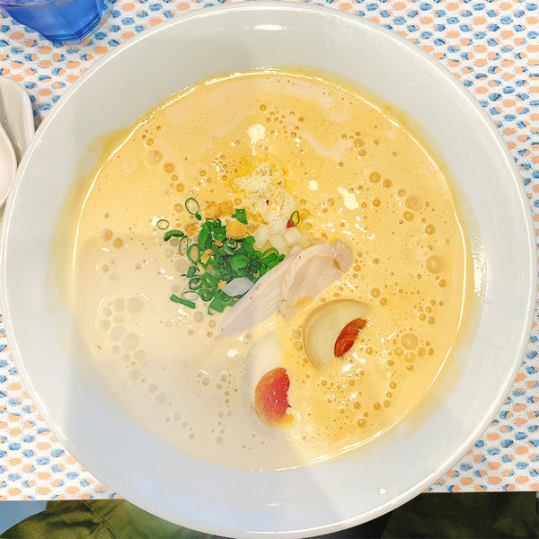 「オマール海老湯＋味玉（サービス）＋ライス（ランチサービス）」@麺屋はやぶさ 下北沢店の写真