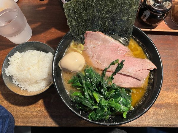 「チャーシュー麺5枚薄め多め」@家系ラーメン クックらの写真