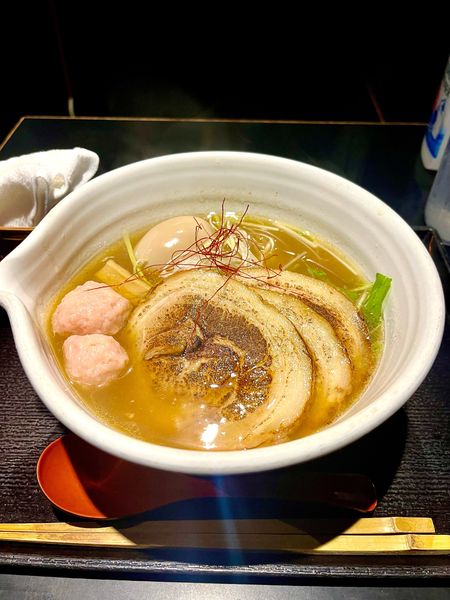 「白醤油ラーメン【TP】チャーシュー、味玉」@麺処 銀笹の写真