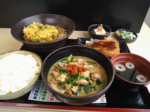 「限定/ほぼ海老だけのかきあげそば+Wニラにんにくもつ煮定食他」@ゆで太郎 瑞穂店の写真