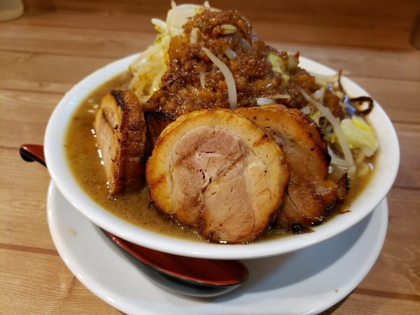 「ラーメン(中)豚マシ　ニンニク少しヤサイアブラ」@麺ゃ花ょの写真