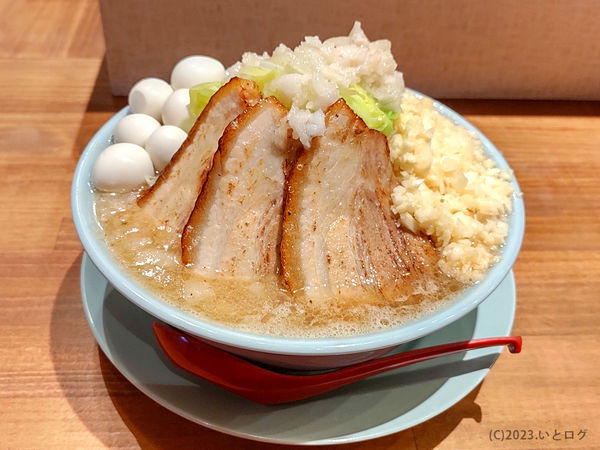 「JIROモンスター（大盛＋うずら６個）」@ごめんね二郎の写真