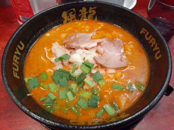 「辛ラーメン、替玉２玉」@とんこつラーメン 博多風龍 渋谷店の写真