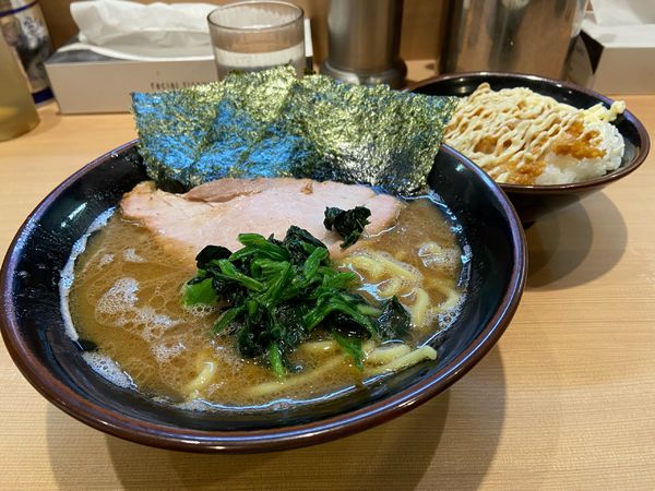 「ラーメン 880円 ライス100円」@輝道家直系 皇綱家の写真